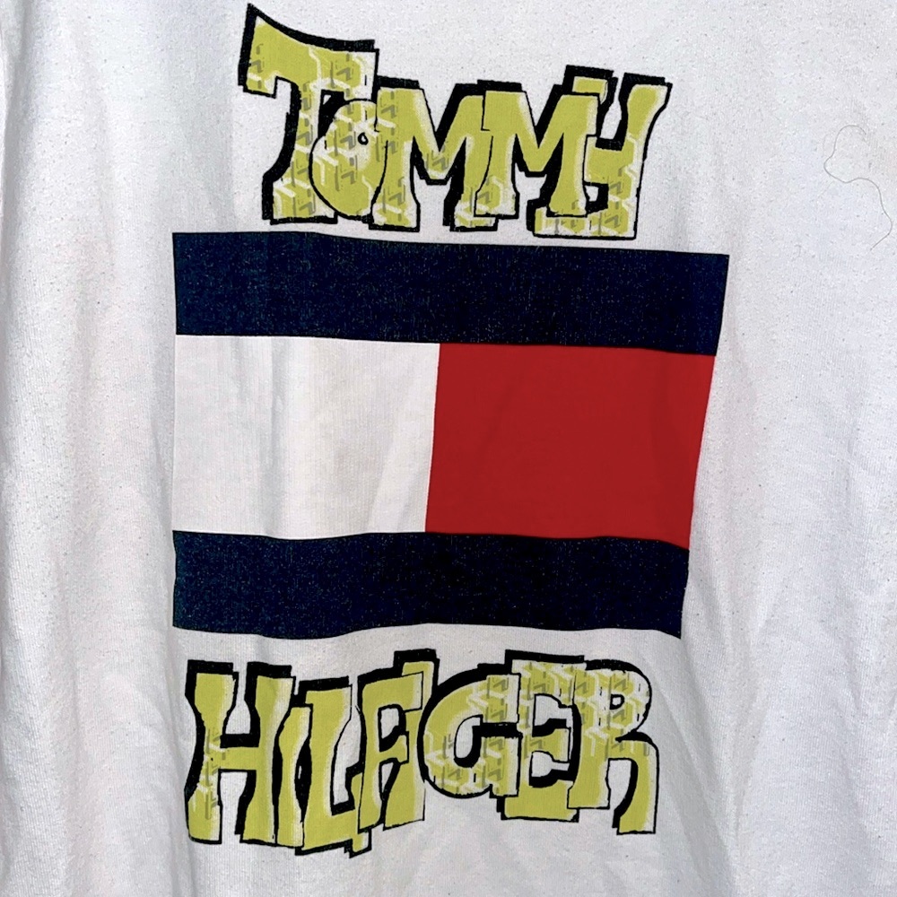 Unisex Tommy Hilfiger sweatshirt size medium.